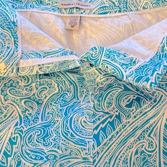 Skort teal and white contemporary print. Belt loops and front pockets size 10P
C - Picture 12 of 15